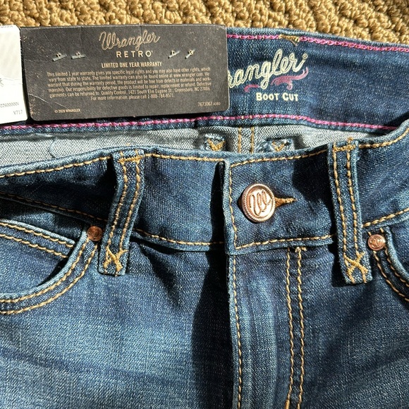 Nwt. Wrangler boot cut jeans - Picture 3 of 7